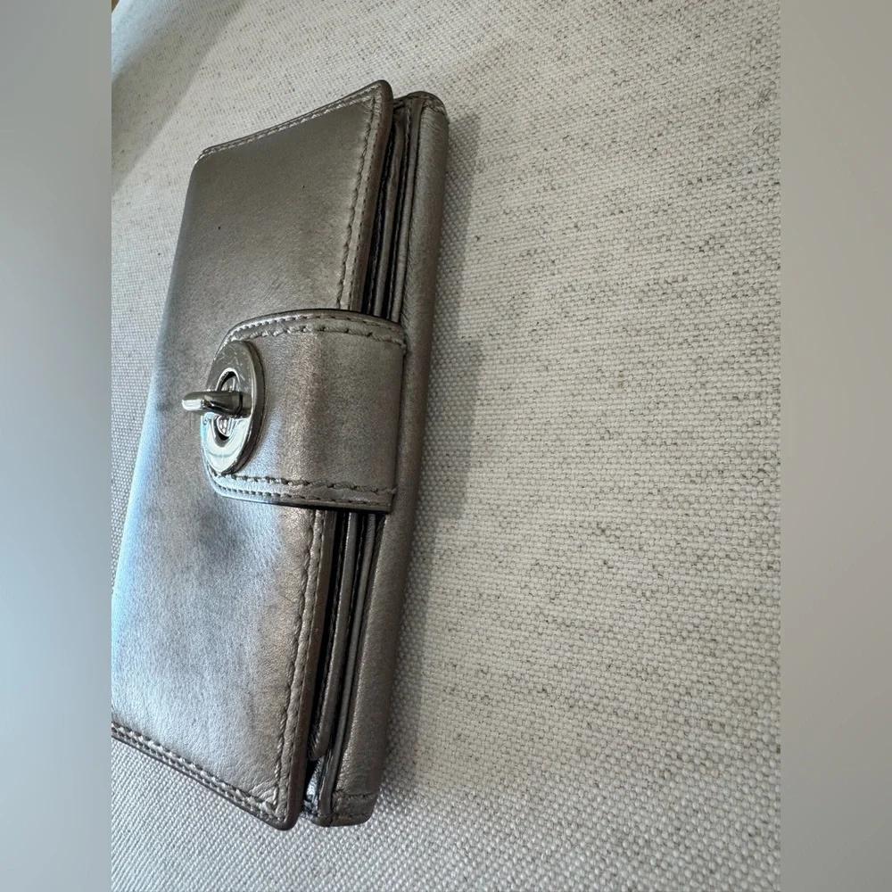 Coach Vintage Women's Silver Metallic Leather Bifold Wallet With Checkbook Flap